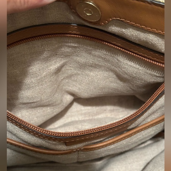 Michael Kors Raven Large Raven Gold Leather Shoulder Bag - Picture 9 of 14